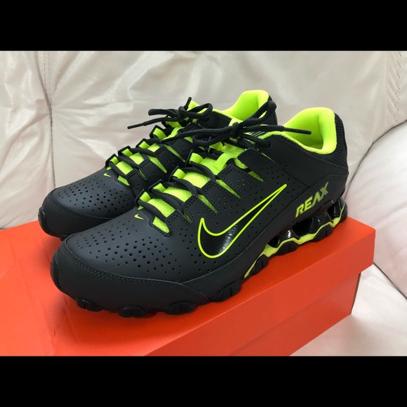Nike Reax 8 TR Black Volt Size 9.5 New - Picture 2 of 8
